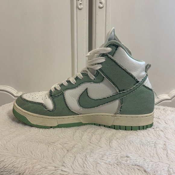 Nike 1998 Retro Denim Dunks - Picture 4 of 9